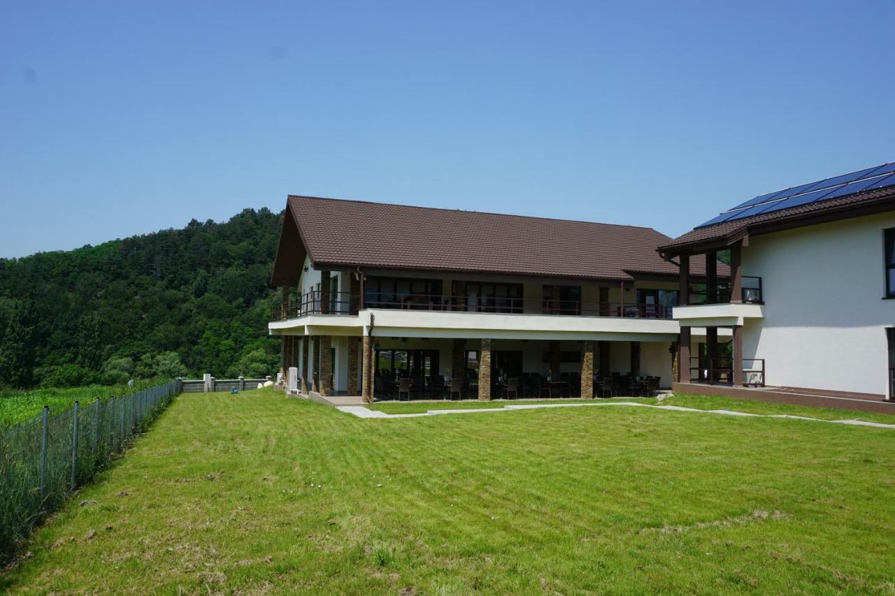 Pensiunea Patru Anotimpuri Sasca Romana Exterior foto